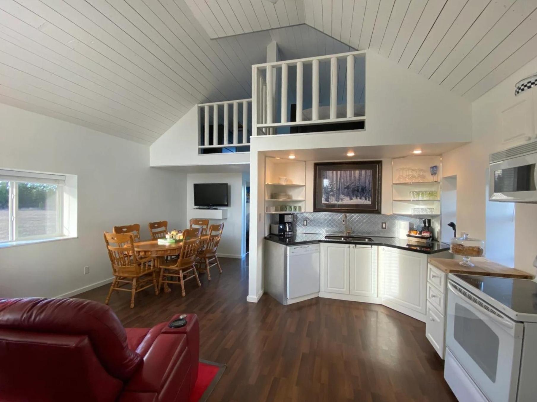 Woodhouse And Ranch Lodge *